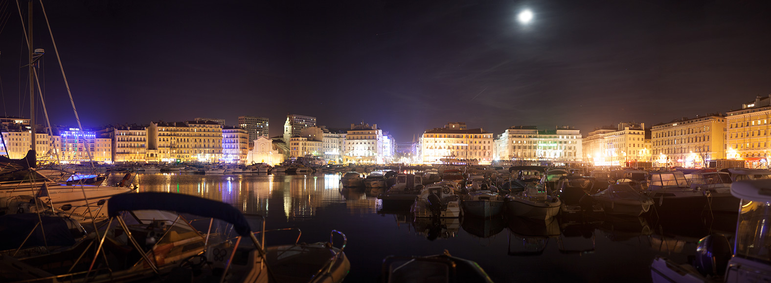 22H00